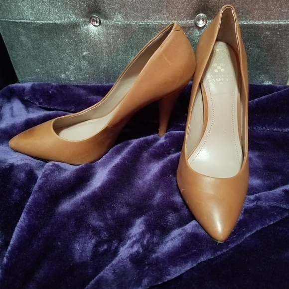 9 1/2 B Vince Camuto Heels - Picture 1 of 5